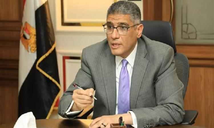 محافظ الجيزة: المواقع التخزينية بدأت في استقبال القمح من المزارعين