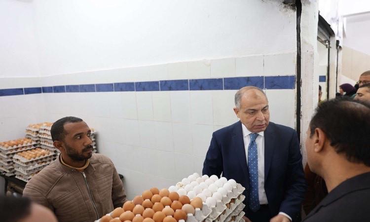 محافظ المنيا يطرح كرتونة البيض بـ 120جنيهًا دعمًا للمواطنين في أعياد الربيع