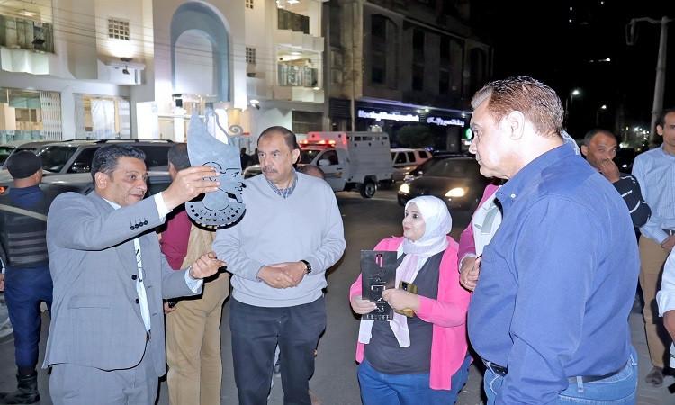 محافظ سوهاج يتابع أعمال تطبيق الهوية البصرية بميدان الثقافة