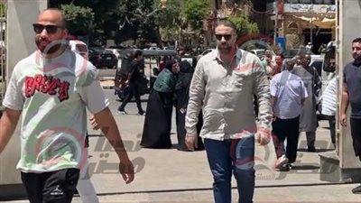 محمد سراج الدين عضو مجلس إدارة النادي الأهلي يشارك في جنازة أمح الدولي أشهر مشجعي القلعة الحمراء (فيديو)