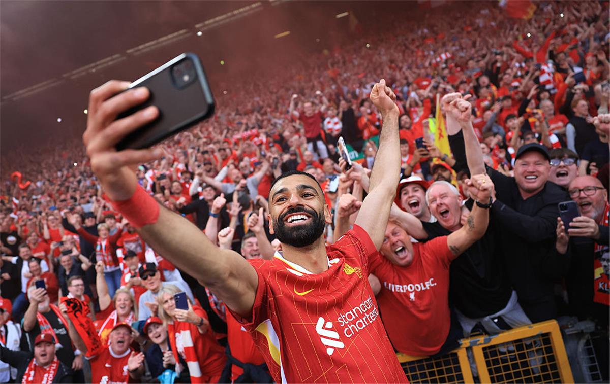 محمد صلاح يتغنى بـ سلوت في ليلة تتويج ليفربول: لم أعد مضطرًا للدفاع.. وهذا اللقب أفضل من 2020