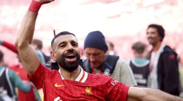 محمد صلاح يُفسر احتفاله بالـ”سيلفي” مع جماهير ليفربول.. ويؤكد: هذا اللقب يُظهر قدراتي