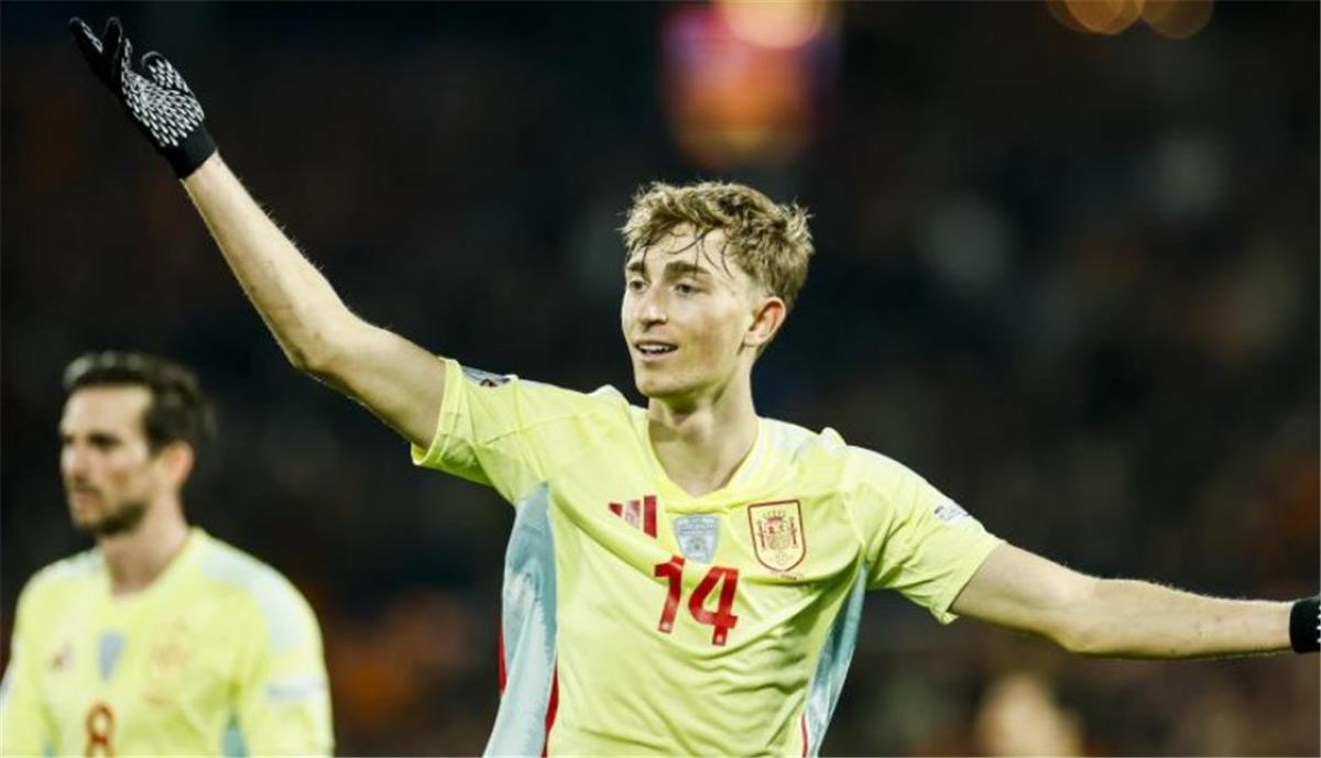 مدافع إسبانيا يغازل ريال مدريد ويصرح: مثلي الأعلى سيرجيو راموس