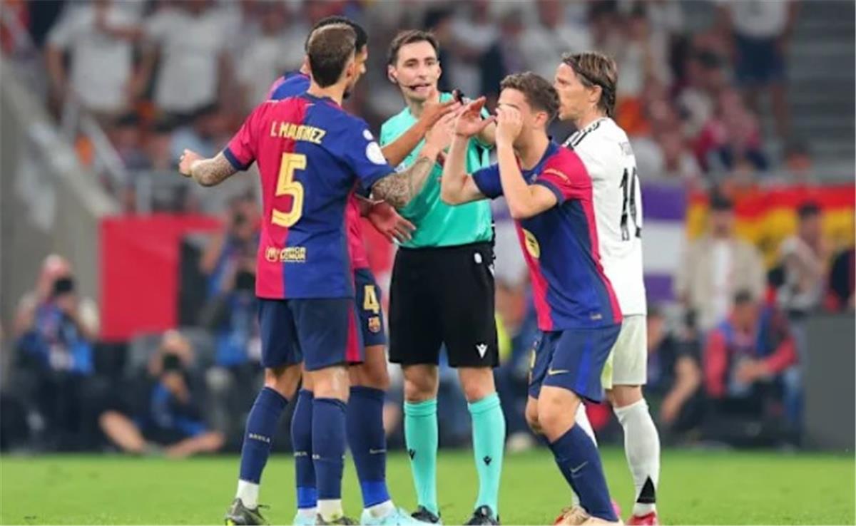 مدافع برشلونة: ما حدث لا يليق بنادي بحجم ريال مدريد.. وكرة القدم انتصرت