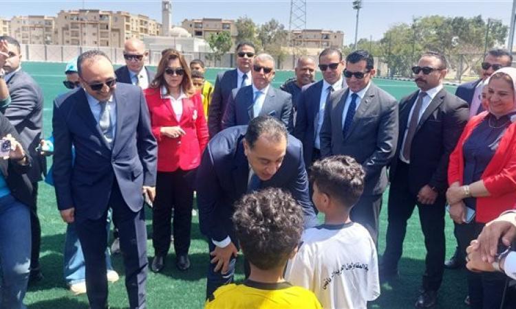 مدبولي يتفقد معسكر القرش الدولي المطور للشباب في الإسماعيلية