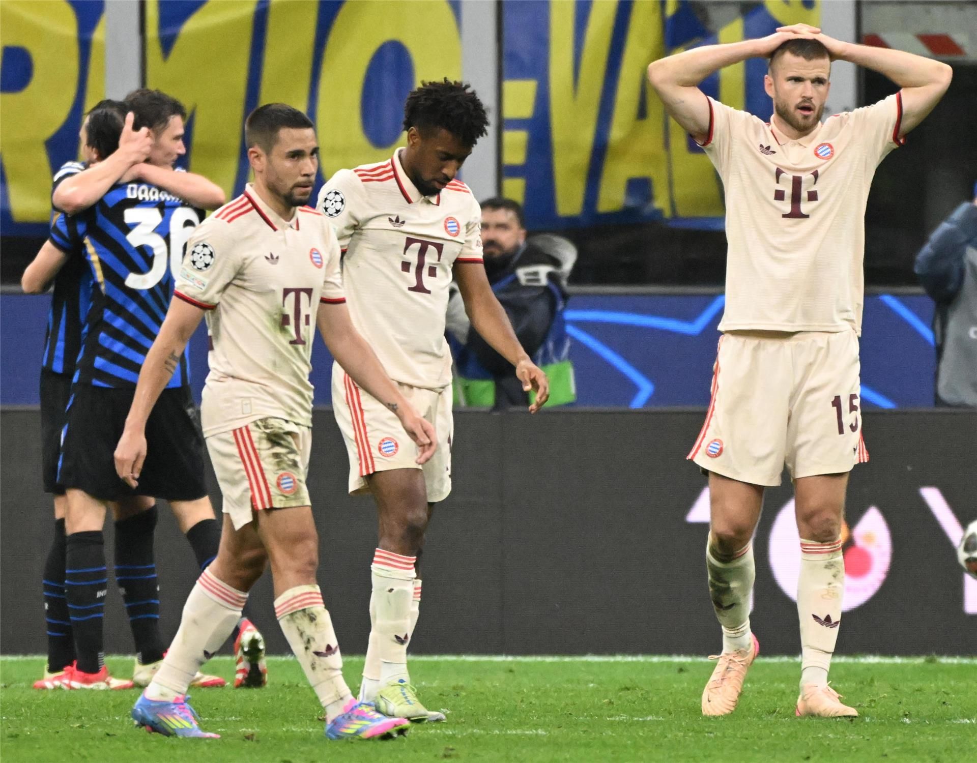 مدير بايرن ميونخ: أضعنا الحلم الأكبر.. ولا نخطط لبيع هذا اللاعب مدير بايرن ميونخ: أضعنا الحلم الأكبر.. ولا نخطط لبيع هذا اللاعب