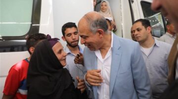 مسنة تؤدي فريضة الحج بتوجيه من محافظ المنيا.. ما القصة؟