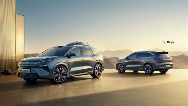 معاها طيارة هدية.. شاهد سيارة BYD تانج L في معرض شنجهاي