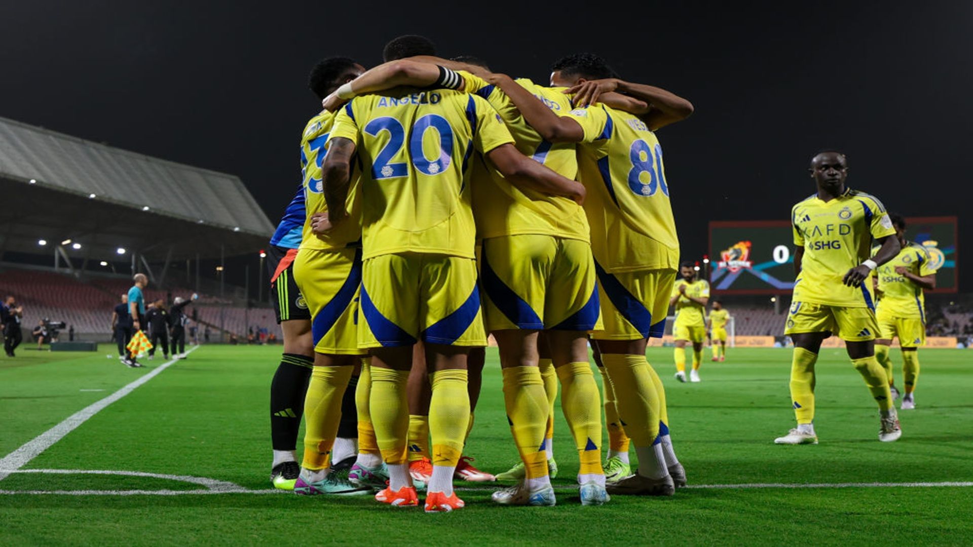 منافس النصر ينفصل عن مدربه قبل الصدام الآسيوي منافس النصر ينفصل عن مدربه قبل الصدام الآسيوي