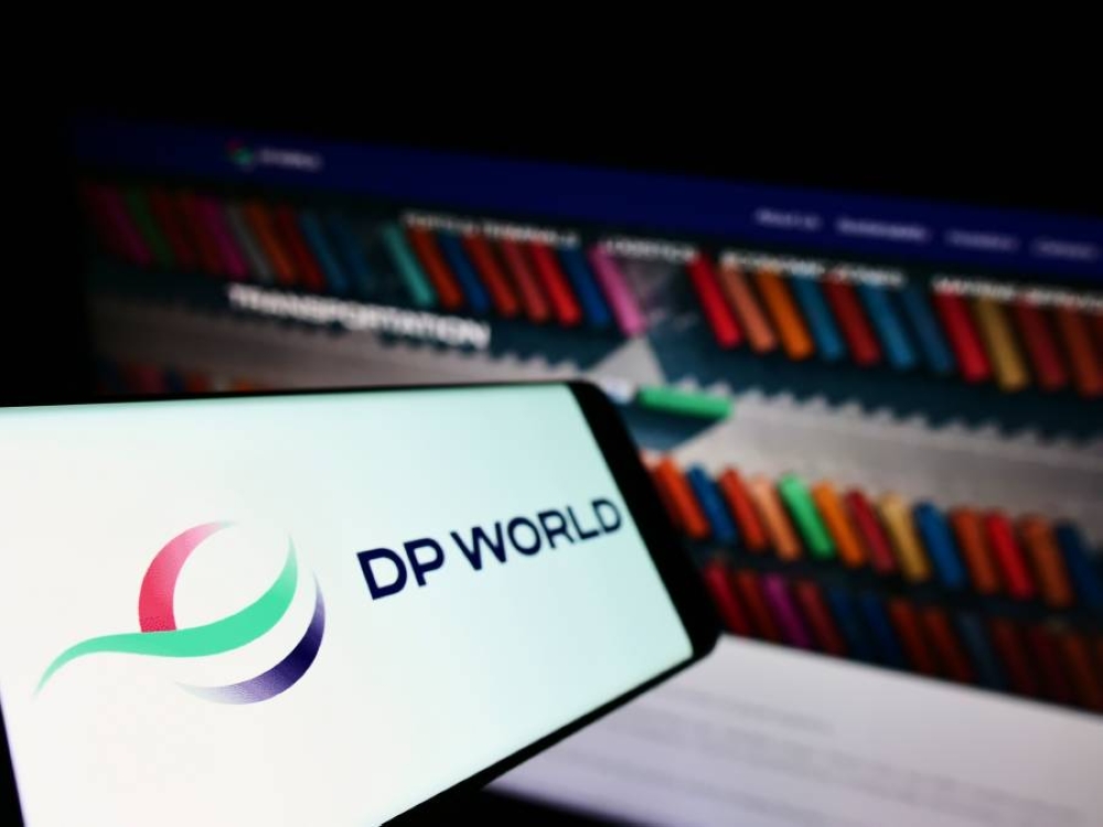 «موانئ أبوظبي» تنجز أول عملية تزويد للسفن بالغاز الطبيعي المسال في ميناء خليفة