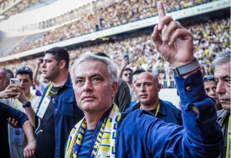 مورينيو يرفض تدريب منتخب البرازيل مورينيو يرفض تدريب منتخب البرازيل