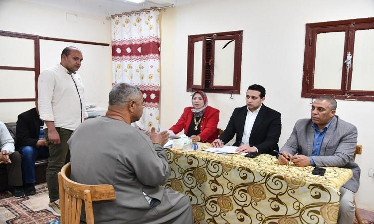 نائب محافظ الفيوم يعقد لقاءً لخدمة المواطنين بقرية دسيا مركز الفيوم