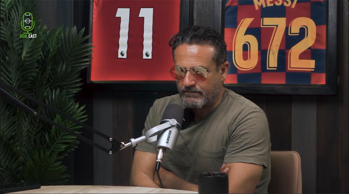 نادر شوقي: الزمالك يعرض رواتب أكثر من الأهلي.. وممدوح عباس عرض على مهاجم الأحمر 3 أضعاف راتبه