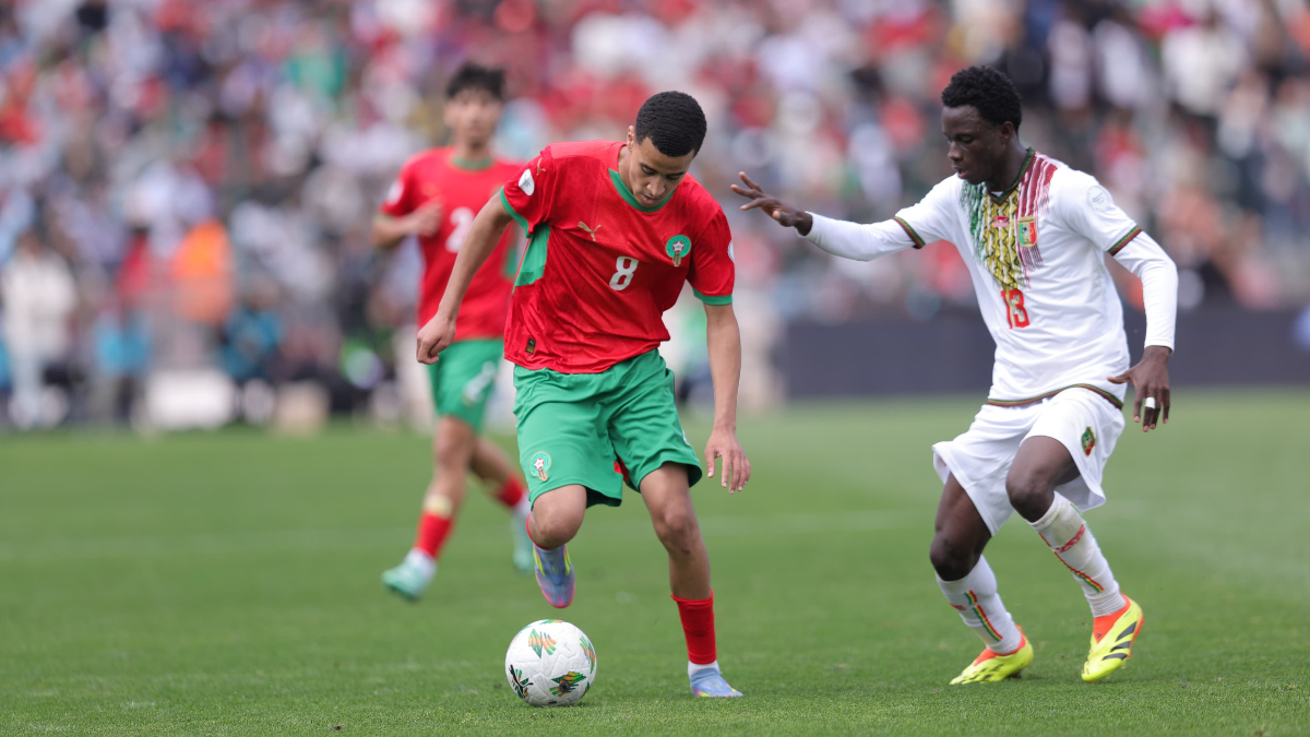 أياكس على بُعد خطوة من الاحتفاظ بموهبة منتخب المغرب
