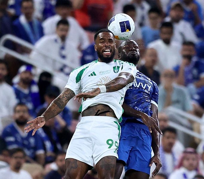 هل تعرض الأهلي للظلم أمام الهلال؟ خبير تحكيمي يجيب