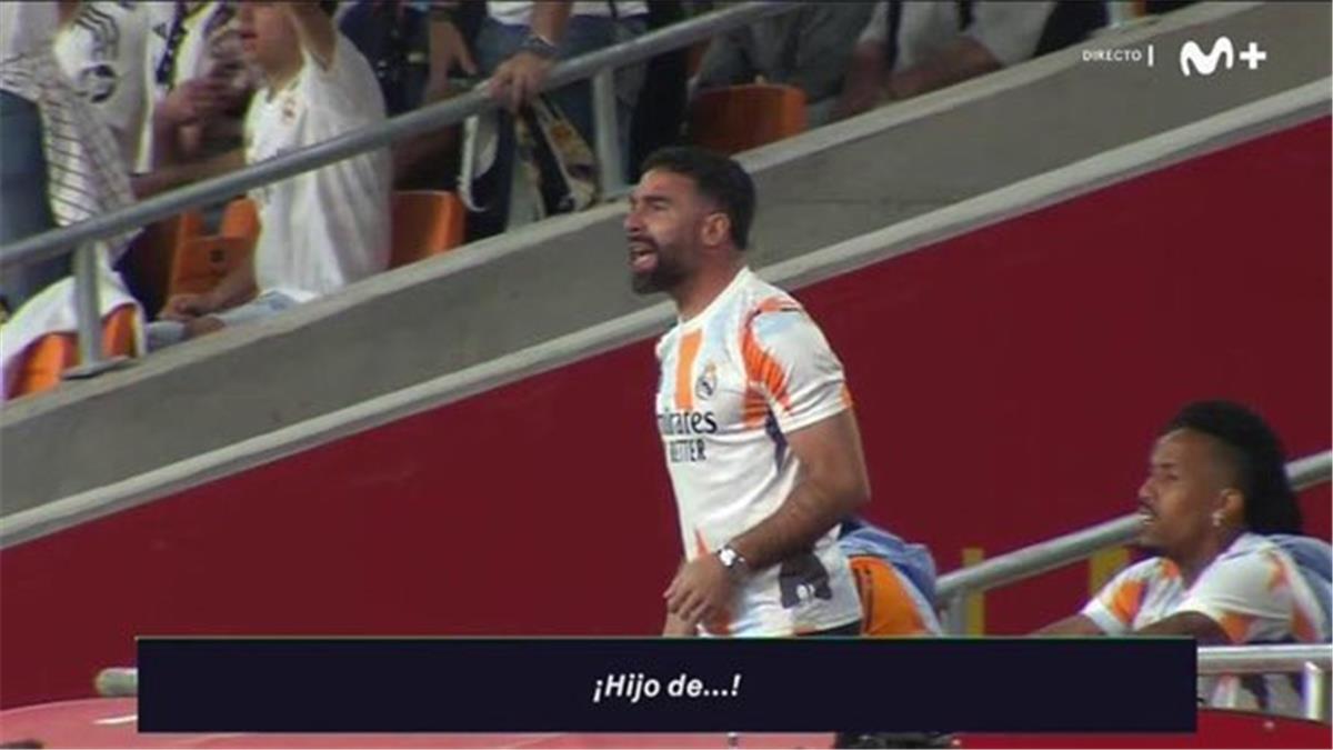 وابل ألفاظ نابية.. كارفاخال يسب حكم مباراة ريال مدريد وبرشلونة