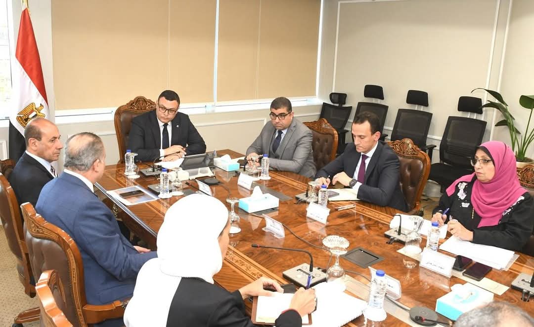 وزير الإسكان يبحث مع “التنمية الحضرية” ملف تشغيل حديقة “تلال الفسطاط”