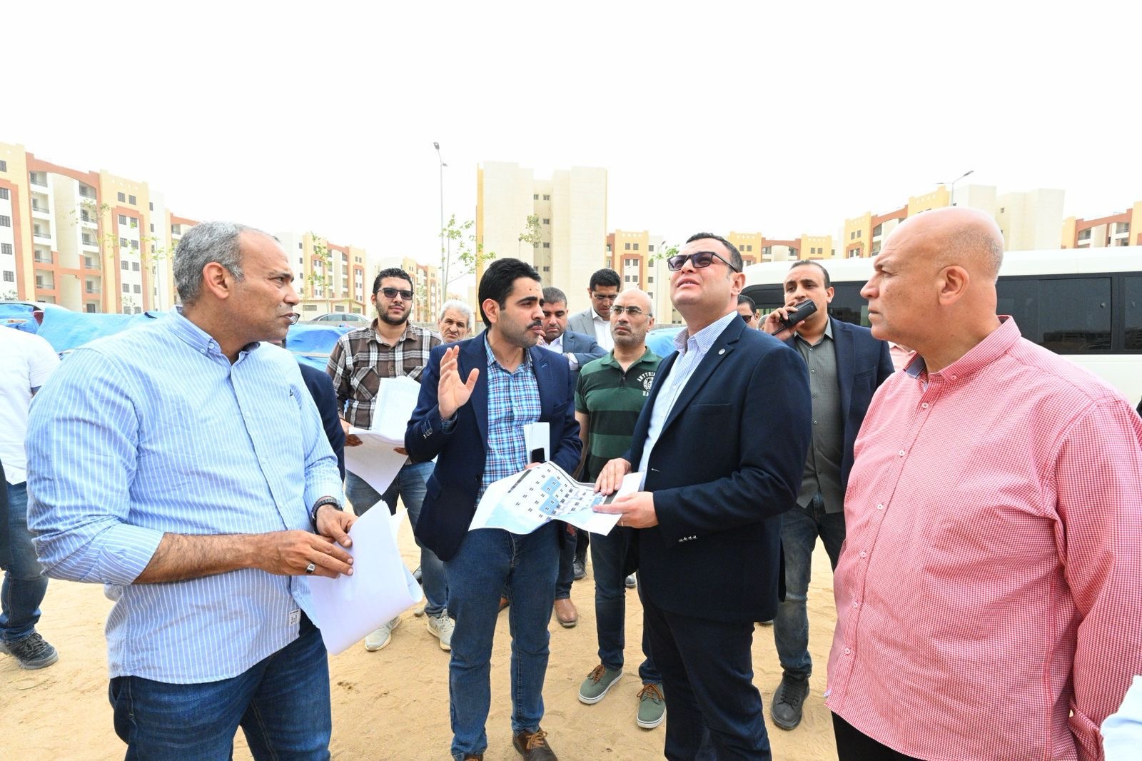 وزير الإسكان يتفقد 4 مشروعات بالعبور الجديدة.. ويكشف موعد الانتهاء من تنفيذها وزير الإسكان يتفقد 4 مشروعات بالعبور الجديدة.. ويكشف موعد الانتهاء من تنفيذها