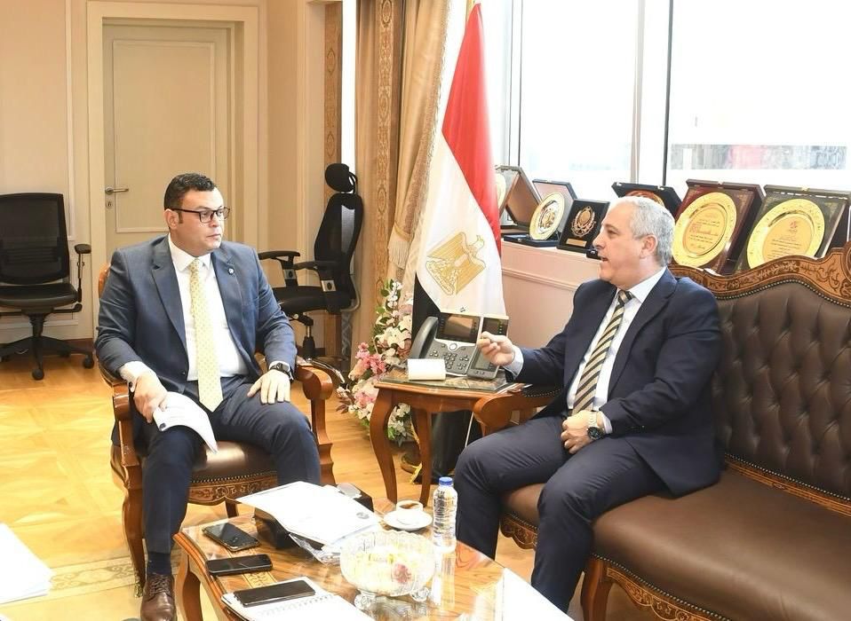 وزير الإسكان يلتقي رئيس الهيئة الوطنية للصحافة لبحث أوجه التعاون المشترك