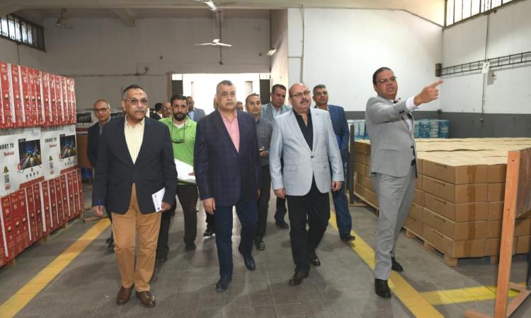 وزير الإنتاج الحربى يجري زيارة مفاجئة لشركة قها للصناعات الكيماوية