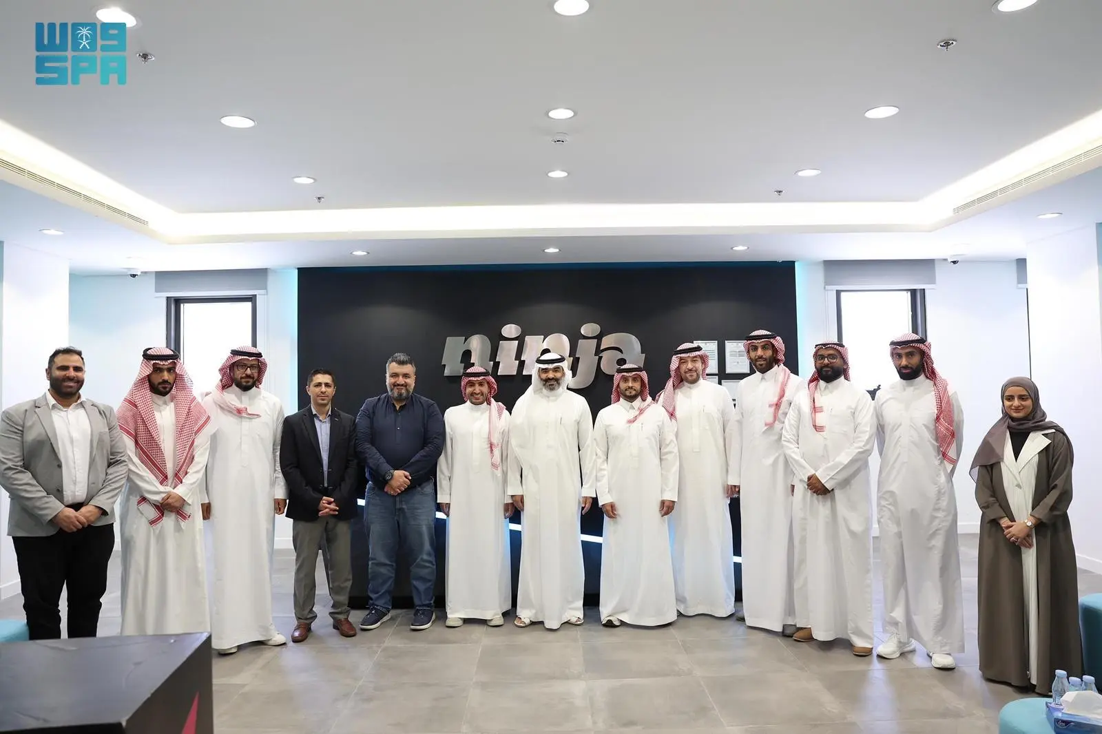 وزير الاتصالات يطلع على جهود الشركات التقنية التي يقودها الشباب السعودي