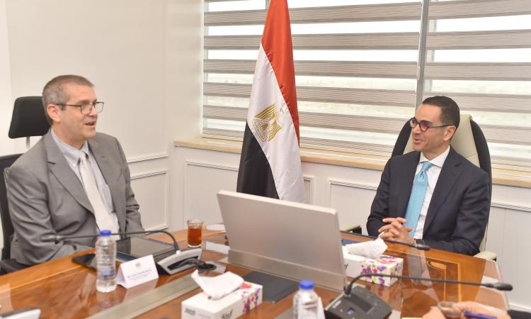 وزير الاستثمار: مصر تعمل على بناء استراتيجية واضحة لصناعة الغزل والنسيج