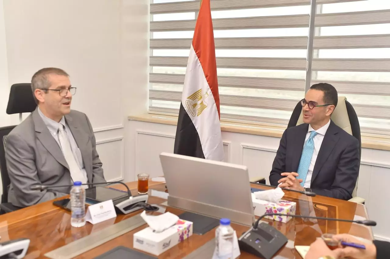 وزير الاستثمار: نعمل على بناء استراتيجية واضحة لصناعة الغزل والنسيج