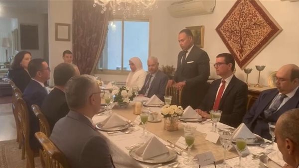 وزير الاستثمار يلتقى وزير الاقتصاد والتخطيط التونسي لبحث سبل تعزيز التعاون المشترك وزير الاستثمار يلتقى وزير الاقتصاد والتخطيط التونسي لبحث سبل تعزيز التعاون المشترك