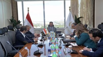 وزير التموين يتابع مع أوراسكوم للإنشاءات إنشاء مخزن استراتيجي بالفيوم
