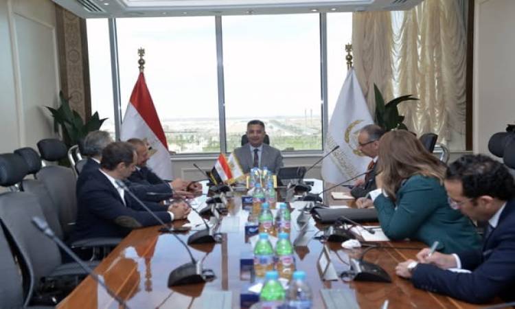وزير التموين يتابع مع أوراسكوم للإنشاءات إنشاء مخزن استراتيجي بالفيوم