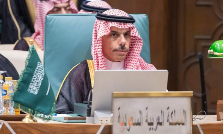 وزير الخارجية السعودي يستعرض مع نظيره الإيراني مستجدات المفاوضات النووية وزير الخارجية السعودي يستعرض مع نظيره الإيراني مستجدات المفاوضات النووية