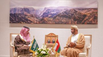 وزير الخارجية يستقبل نظيره السعودي