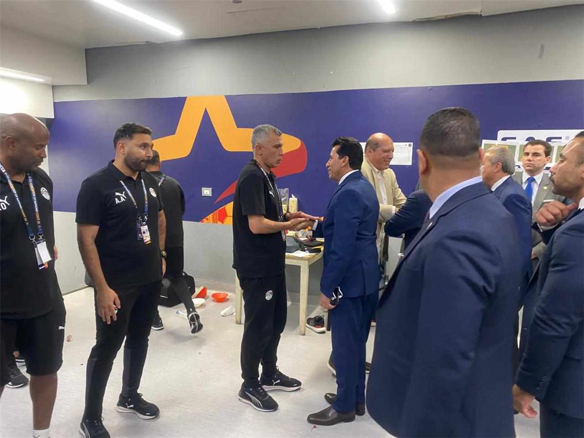 وزير الرياضة يهنئ منتخب الشباب بعد الفوز على جنوب إفريقيا: دفعة قوية نحو اللقب القاري