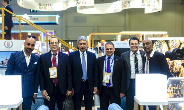 وزير السياحة والآثار يلتقي العارضين المشاركين بمعرض سوق السفر العربي