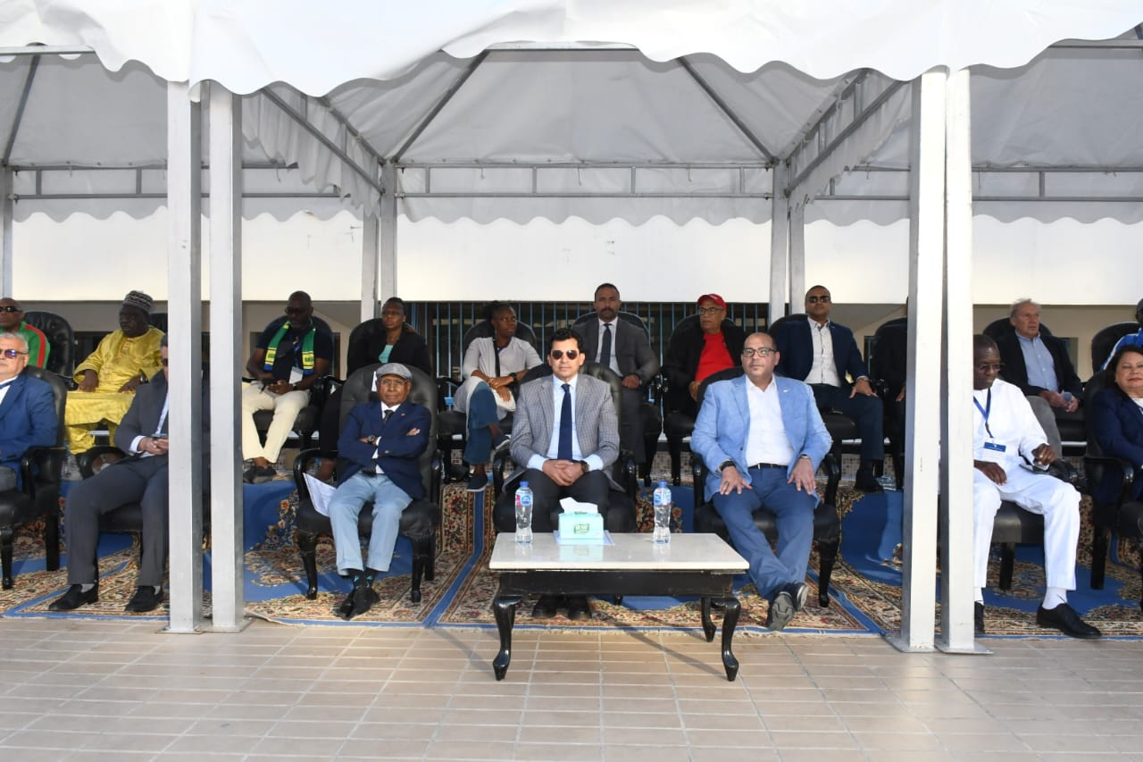 وزير الشباب والرياضة ورئيس اللجنة الأولمبية يفتتحان البطولة الإفريقية للسباحة للناشئين