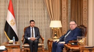 وزير الشباب والرياضة يلتقي علاء مشرف لدعمه قبل انتخابات الاتحاد الدولي لتنس الطاولة