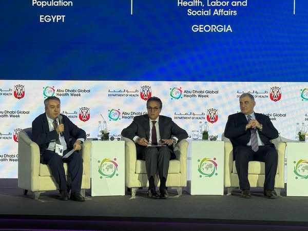 وزير الصحة يستعرض رؤية مصر في تحقيق «العدالة الصحية»