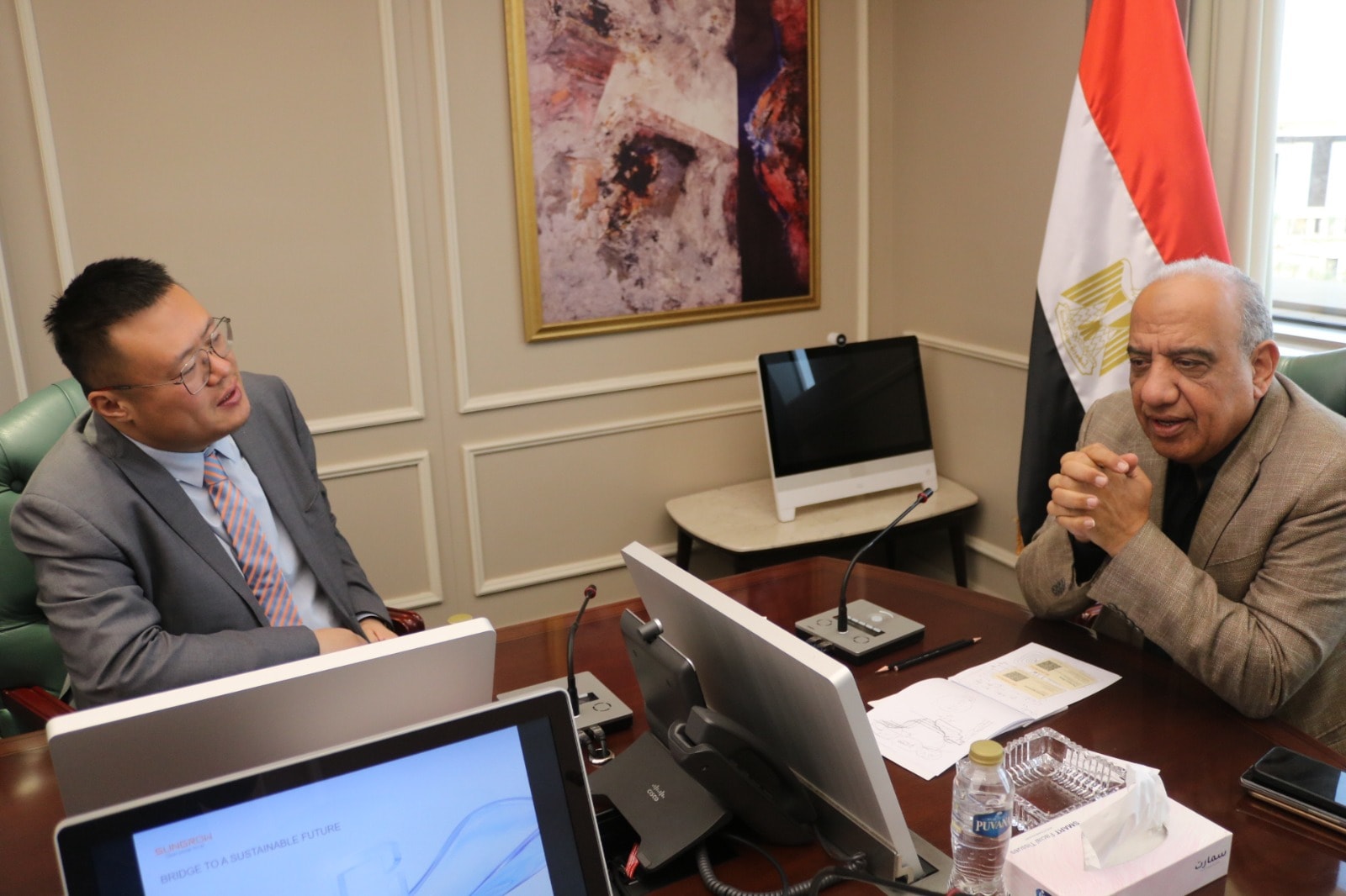 وزير الكهرباء يبحث مع سانجرو الصينية التعاون فى تصنيع بطاريات التخزين وأنظمة الشواحن الكهربائية