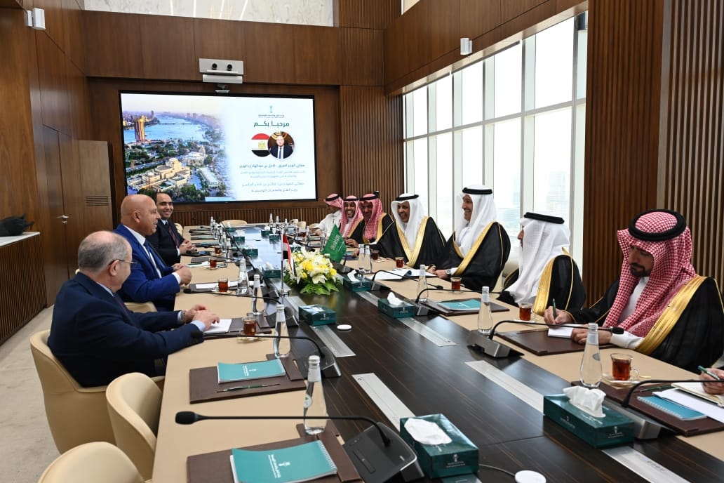 وزير النقل يلتقي نظيره السعودي لبحث زيادة الاستثمارات في مصر وزير النقل يلتقي نظيره السعودي لبحث زيادة الاستثمارات في مصر