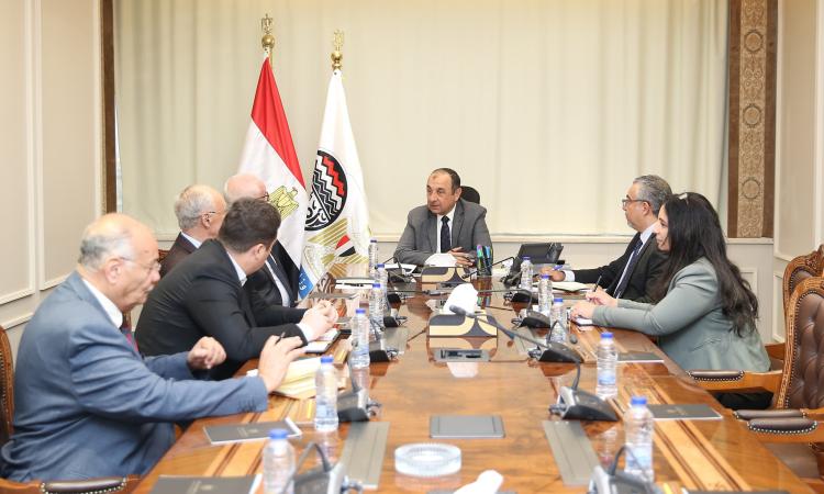 وزير قطاع الأعمال: تعزيز التعاون مع الشركات العالمية لدعم الصناعة الوطنية وزير قطاع الأعمال: تعزيز التعاون مع الشركات العالمية لدعم الصناعة الوطنية