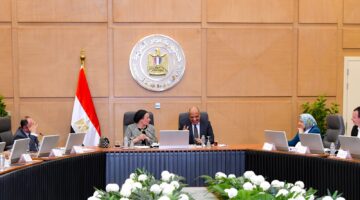 وزيرا الكهرباء والبيئة يبحثان التنسيق والتعاون في القضايا البيئية والطاقات المتجددة