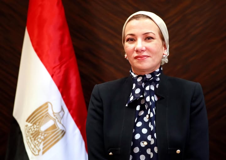 وزيرة البيئة: توفير منتجات تبدأ من 5 جنيهات في معرض «زهور الربيع»