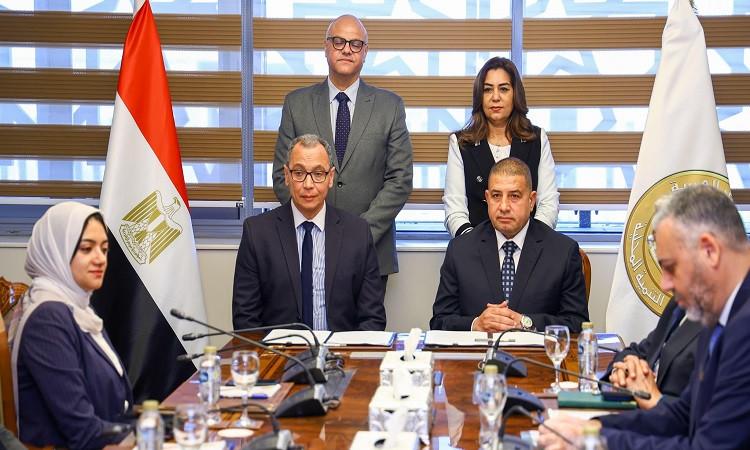 وزيرة التنمية المحلية تشهد توقيع عقد تأجير مجزر شبرا الخيمة مع شركة خاصة
