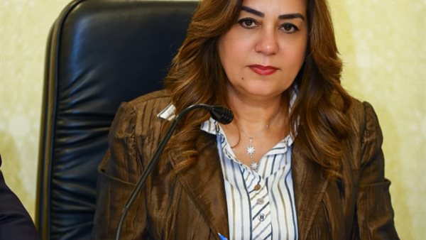 وزيرة التنمية المحلية تعتمد حركة تنقلات لـ10 قيادات في 5 محافظات