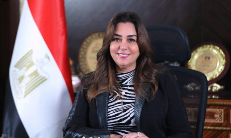 وزيرة التنمية المحلية تهنئ رئيس الطائفة الإنجيلية بعيد القيامة المجيد