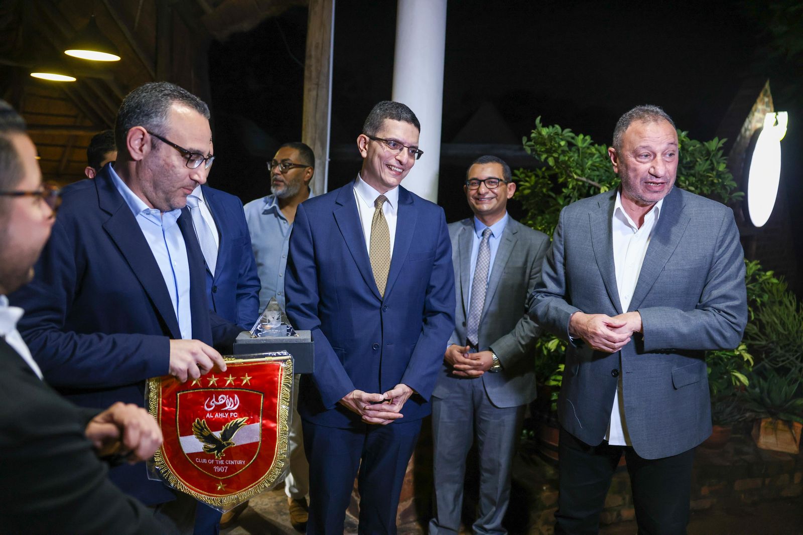وفد الأهلي يلبي دعوة السفارة المصرية في جنوب إفريقيا وفد الأهلي يلبي دعوة السفارة المصرية في جنوب إفريقيا