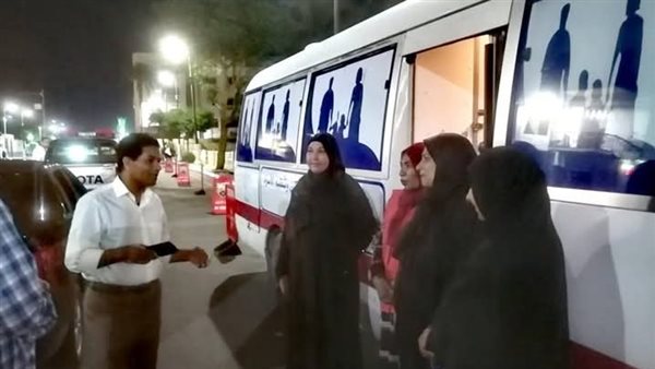 «وكيل الصحة» يتابع أعمال القوافل الطبية المتنقلة أمام كنائس الأقصر (صور)