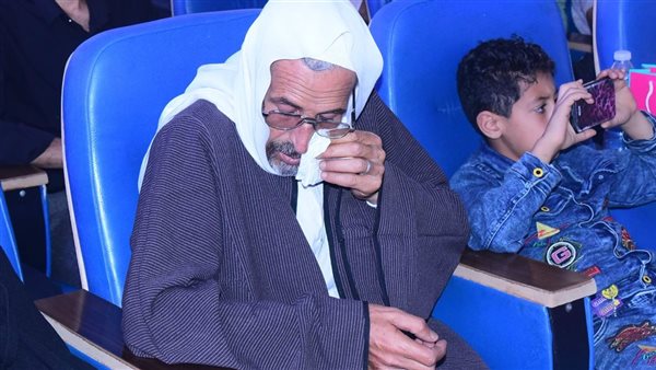 يحدث في سوهاج.. «ميت» يحصل على الدكتوراه ومكافأة مالية (صور)