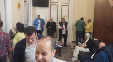 توافد الصحفيين على لجنة مقر النقابة الفرعية في الإسكندرية للإدلاء بأصواتهم في الانتخابات