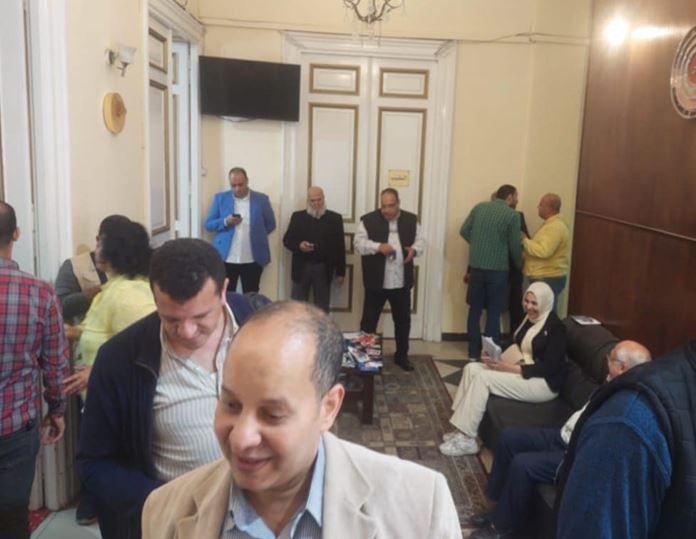 توافد الصحفيين على لجنة مقر النقابة الفرعية في الإسكندرية للإدلاء بأصواتهم في الانتخابات